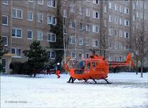 Hubschrauber D-HGSD (Christoph 14) oder D-HGSO (Christoph 34) vom Typ Eurocopter BO 105 der Luftrettung Bundesministerium des Innern im Einsatz im Wohngebiet Dresden-Gorbitz, 14.02.2005
