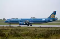 D-AZAH  Vietnam Airlines  Airbus A321-200  (VN-A614)  6810    in Hamburg-Finkenwerder  gelandet   22.10.2015