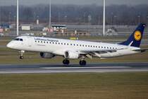 D-AEMD Lufthansa CityLine Embraer ERJ-195LR (ERJ-190-200 LR)   in München am 11.12.2015 bei der Landung