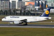 D-AIBE Lufthansa Airbus A319-112   Schönefeld  beim Start am 11.12.2015 in München