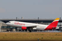Iberia Express A 320-214 EC-MBU bei der Landung in Berlin-Schnefeld(BER) am 06.06.2015 (Uefa CL-Fiinale 2015)