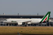 Alitalia A 320-216 EI-DTJ beim Start in Berlin-Schnefeld(BER) am 06.06.2015 (Uefa CL-Finale 2015)