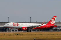 Niki A 320-214 OE-LEY bei der Landung in Berlin-Schnefeld(BER) am 06.06.2015 (Uefa CL-Finale 2015)