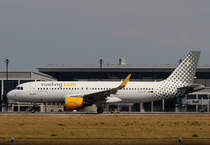 Vueling A 320-214 EC-LVP beim Start in Berlin-Schnefeld(BER) am 06.06.2015 (Uefa CL-Finale 2015)