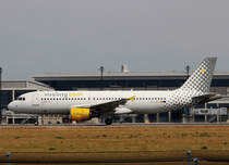 Vueling A 320-214 EC-JZI beim Start in Berlin-Schnefeld(BER) am 06.06.2015 (Uefa CL-Finale 2015)
