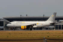 Vueling A 319-112 EC-LRS nach der Landung in Berlin-Schnefeld(BER) am 06.06.2015 (Uefa CL-Finale 2015)