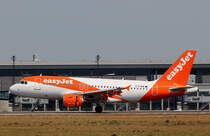 Easyjet A 319-111 G-EZBW nach der Landung in Berlin-Schnefeld(BER) am 06.06.2015 