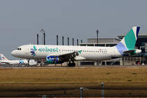 Orbest A 320-214 CS-TRL nach der Landung in Berlin-Schnefeld(BER) am 06.06.2015 (Uefa CL-Finale 2015)