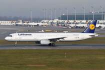 D-AIRA Lufthansa Airbus A321-131   Finkenwerder  beim Start in München am 11.12.2015