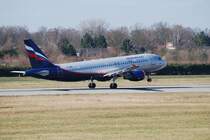 Der Airbus A320 VP-BWF der Aeroflot beim Start in Hamburg Fuhlsb�ttel am 01.04.09