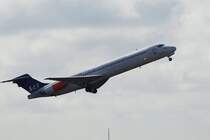 SAS MacDonnell Douglas MD 87 LN-RMP beim Start in Hamburg Fuhlsb�ttel am 01.04.09