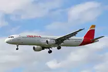 Iberia, EC-JZM, Airbus A321-211, 01.Juli 2016, LHR London Heathrow, United Kingdom.