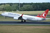 TC-JGB Turkish Airlines Boeing 737-8F2(WL)   beim Start in Tegel am 07.07.2016