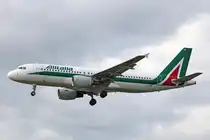 Alitalia, EI-DTE, Airbus A320-216, 01.Juli 2016, LHR London Heathrow, United Kingdom.