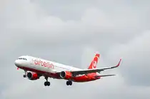 Air Berlin Airbus A321 D-ABCR im Anflug auf Hamburg Fuhlsbüttel am 15.07.16