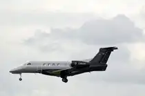 Private Embraer Phenom 300 D-CHMS im Anflug auf Hamburg Fuhlsbüttel am 14.07.16