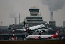 Alitalia, Airbus A 320-216, EI-EID, TXL, 05.02.2016