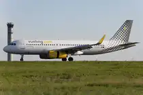Vueling, EC-LUO, Airbus, A320-232, 07.05.2016, CDG, Paris, France 


