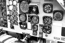 Uralt-Aufnahme von 1965 (Scan vom Bild). Cockpitansicht (Co-Pilotenseite) einer H 34 G-2 (mittlerer Transporthubschrauber) der Luftwaffe. 