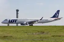 LOT, SP-LNF, Embraer, ERJ-195, 07.05.2016, CDG, Paris, France 




