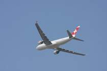 Reg.: HB-IQH
Hersteller: AIRBUS
Typ: 330-223
Serien Nr.: 288
Baujahr: 1999
fotografiert am 04.04.2009