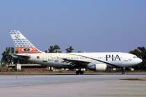A 310-325-ET der PIA - ButhoAirport Islamabad - Februar 2009 Seitenansicht.