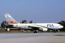 A 310-325-ET der PIA - ButhoAirport Islamabad - Februar 2009 Seitenansicht.