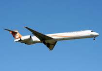 Icland Express(Hello) MD 90-30 HB-JID bei der Landung in Berlin-Schnefeld am 31.08.2008