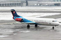 Slovakia Government Fokker F100 OM-BYC rollt zum Start in Zürich 20.1.2017