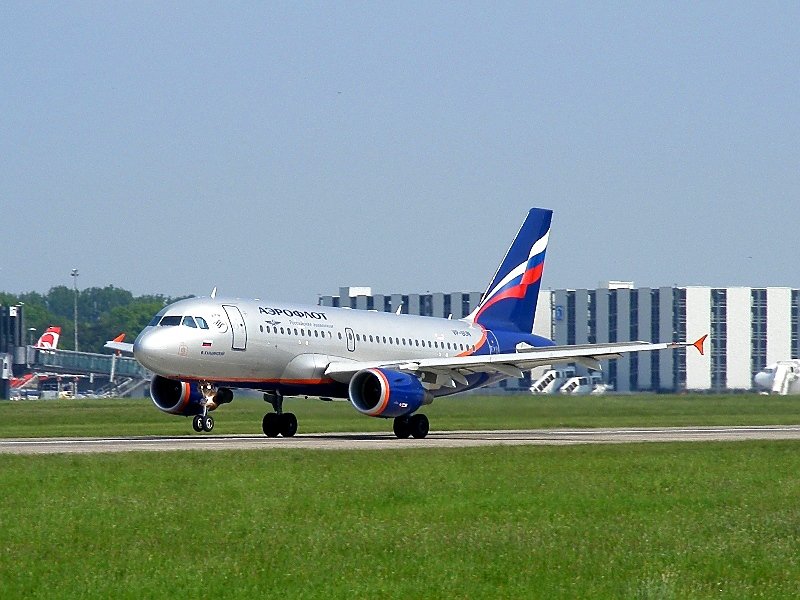 VP-BUN, ein A319-100 von Aeroflot hebt ab. Hannover am 2.5.2009.