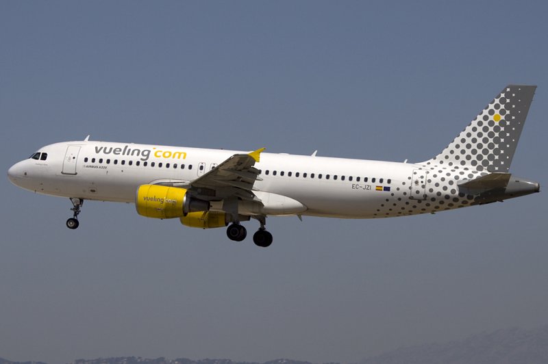 Vueling, EC-JZI, Airbus, A320-214, 13.06.2009, BCN, Barcelona, Spain 

