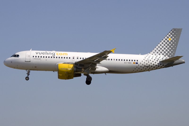 Vueling, EC-KBU, Airbus, A320-214, 13.06.2009, BCN, Barcelona, Spain 

