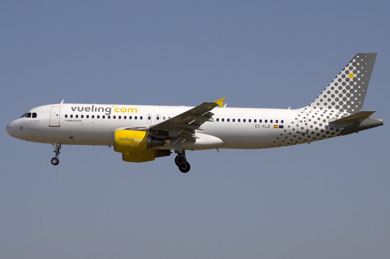 Vueling, EC-KLB, Airbus, A320-214, 13.06.2009, BCN, Barcelona, Spain 

