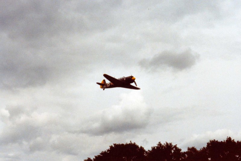 Warbird Yak11 beim berflug. Flugtag Flupplatz Weser-Wmme 2005