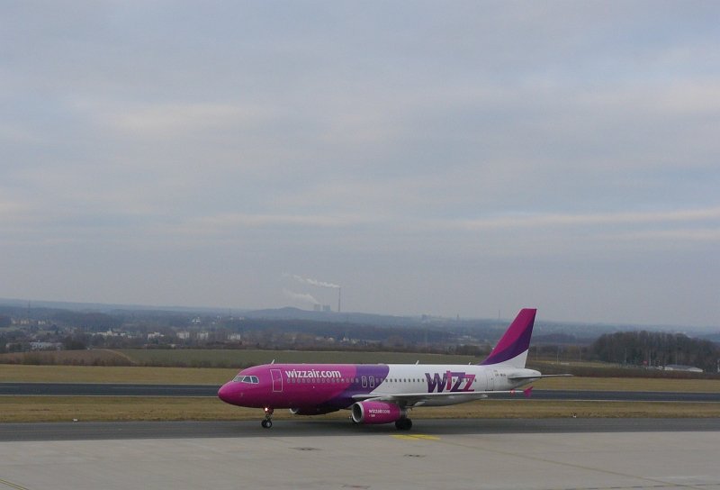 Wizzair UR-WUA Airbus A320-232 Ankunft am Dortmunder Flughafen aus Lviv (Lemberg) Ukraine am 31-01-2009.