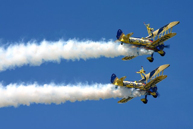 Zwei Boeing Stearman bei der Air Show
am Flugplatz Schwarze-Heide in 
Dinslaken/Kirchhellen am 27/28 Mai 2006